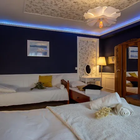 Cosy Art Gallery Apartment