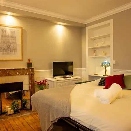 Cosy Art Gallery Apartment